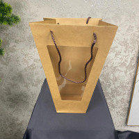 Şık Pencereli Karton Üçgen Çiçek Çantası - 23097 -